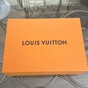 Louis Vuitton box, good condition no smoking home.